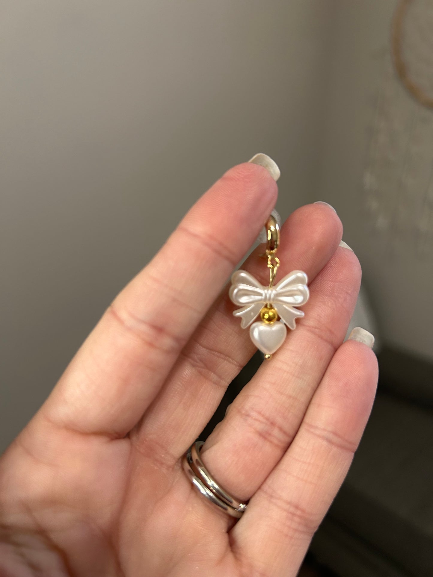 Lover Pearl Bow Earring