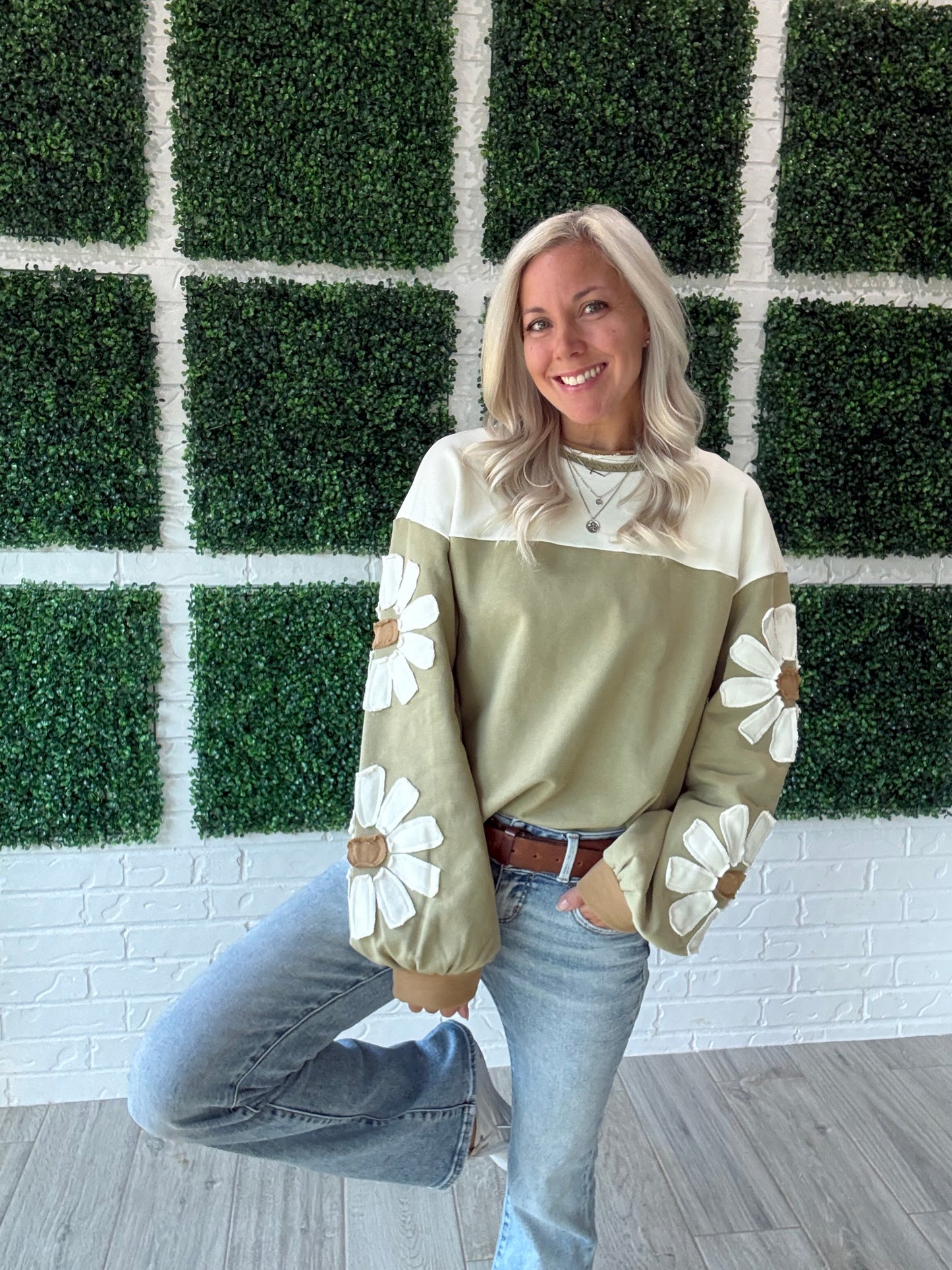 Pickin’ Daisies Pullover
