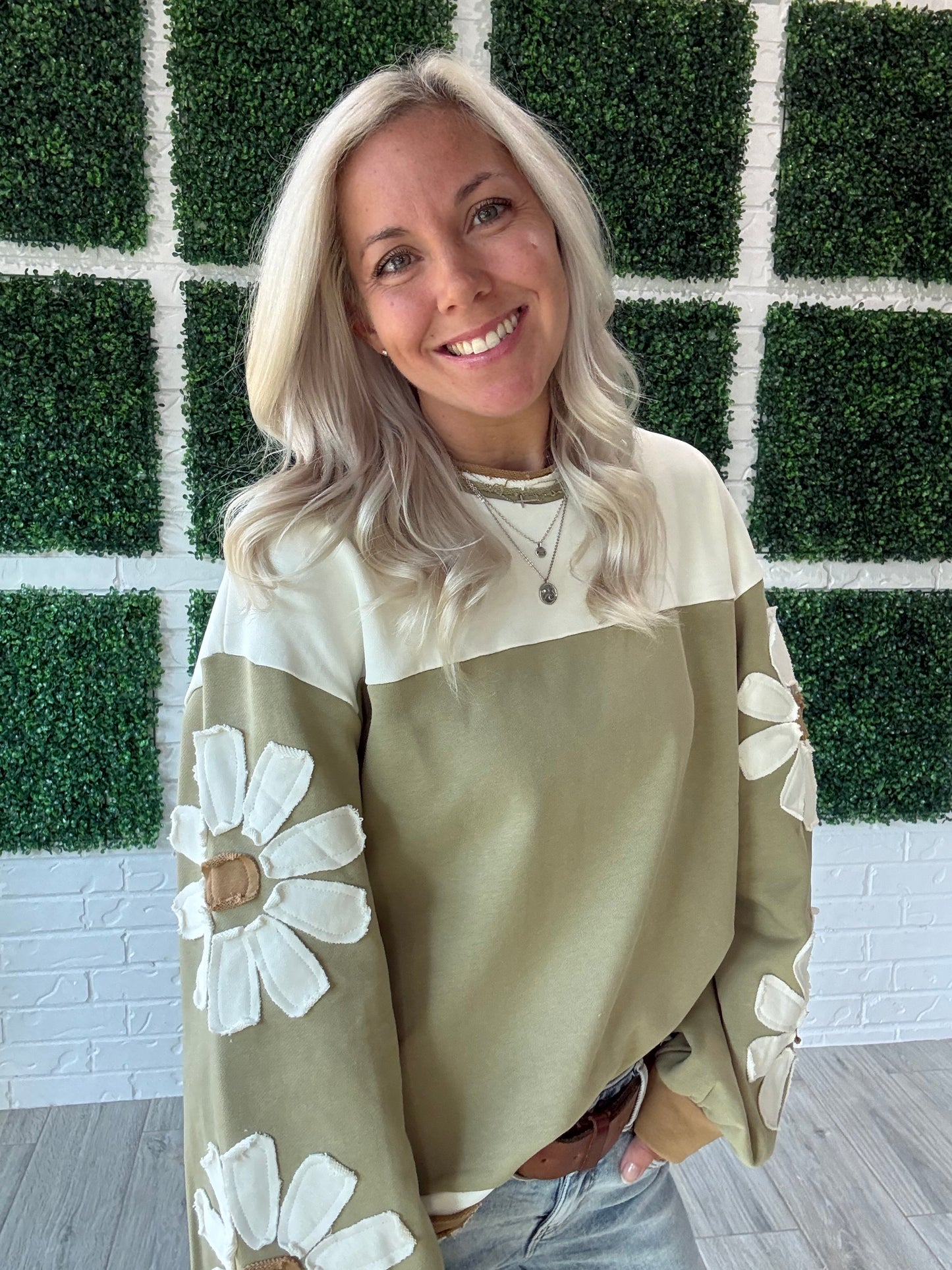 Pickin’ Daisies Pullover