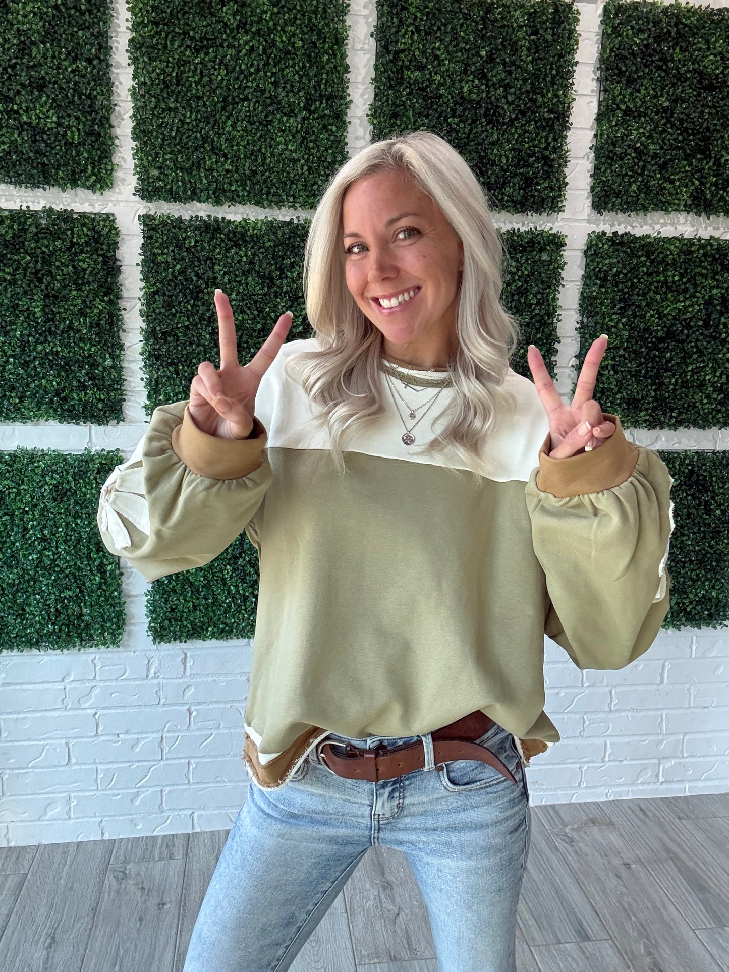 Pickin’ Daisies Pullover