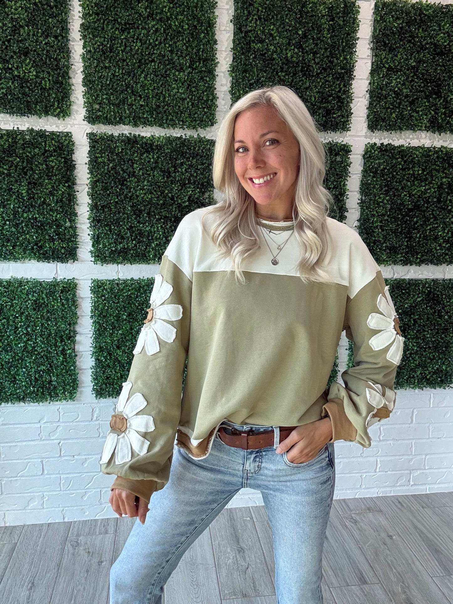 Pickin’ Daisies Pullover
